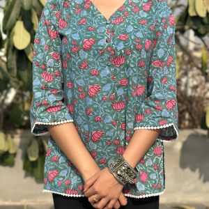 Women’s Green Lace Short Kurti – Handcrafted Ethnic Wear with Unique Detailing